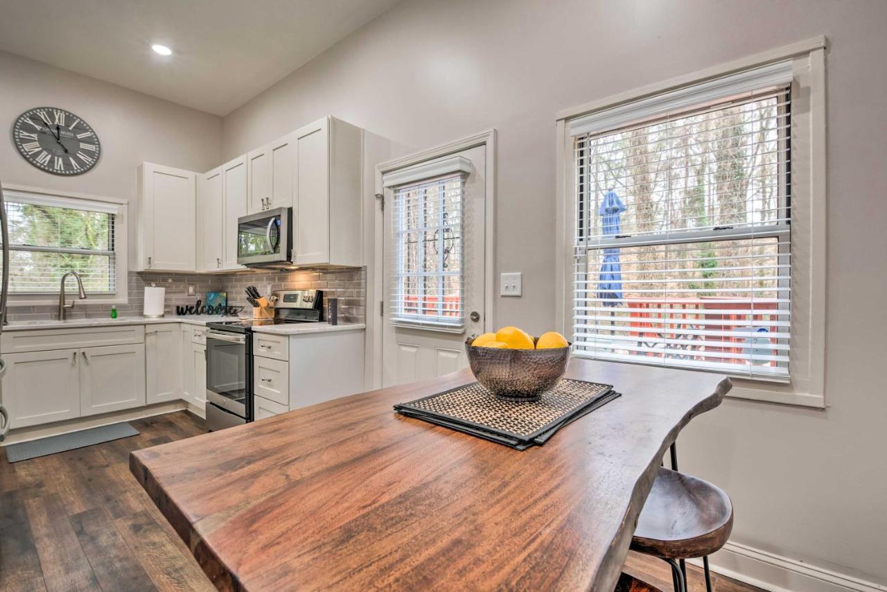 Vakantiehuis Retreat With Deck In Greenbriar Area!