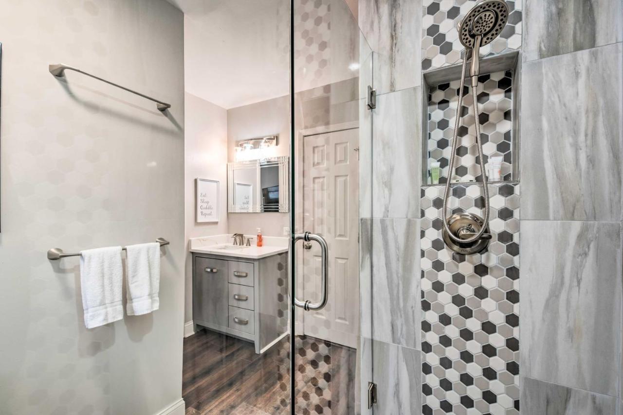 Retreat With Deck In Greenbriar Area! * Atlanta